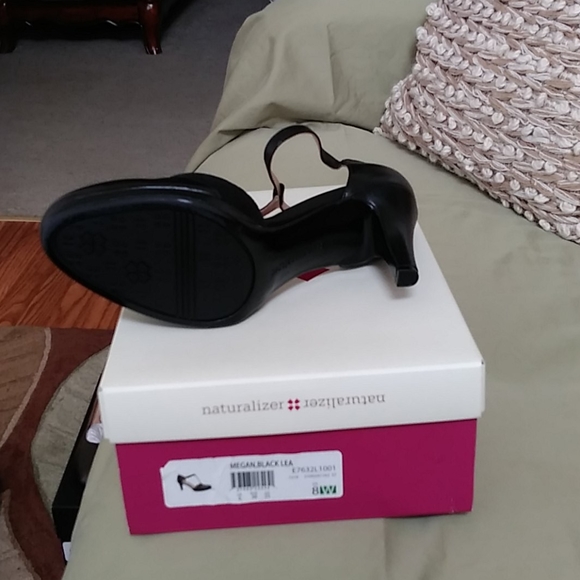 Shoes - Picture 4 of 5